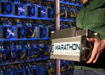 Marathon quiere posicionarse entre las empresas de minería de bitcoin con mayor hash rate de Bitcoin a nivel global. Composición por CriptoNoticias. agnormark/ stock.adobe.com; artiemedvedev/ stock.adobe.com; Marathon / globenewswire.com.