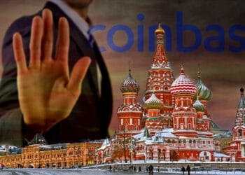 Un exchange de bitcoin detuvo la operación miles de direcciones de bitcoin de personas y entidades rusas.    
 Composición por CriptoNoticias. olly/ stock.adobe.com; Reidl/ stock.adobe.com; Coinbase/ coinbase.com