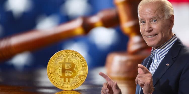 La orden ejecutiva que firmó Biden tiene como objetivo instruir a las agencias federales para que evalúen los riesgos y oportunidades que representa Bitcoin para el país. 
 Composición por CriptoNoticias. kraevski/ stock.adobe.com; Gage Skidmore / flickr.com