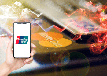 Mastercard y Visa, UniónPay y bandera de Rusia y China.