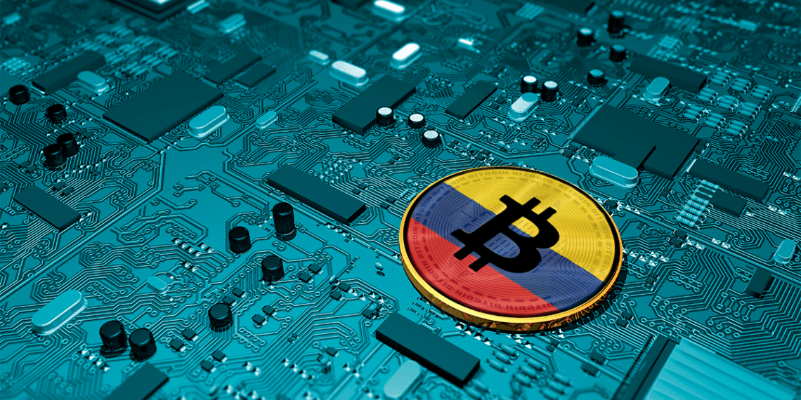 moneda de bitcoin con colores de la bandera de colombia sobre placa electrónica