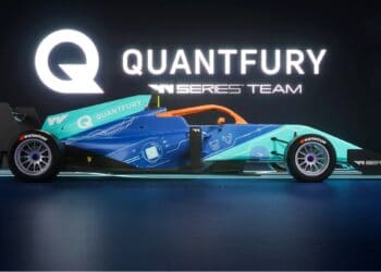 Carro de carrera con logos de Quantfury