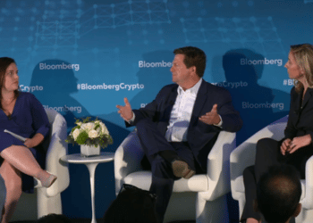 Los especialistas en regulación conversaron en la Bloomberg Crypto Summit. Fuente: Bloomberg Crypto Summit / youtube.com.