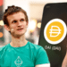 Vitalik Buterin está convencido de que las stablecoins colateralizadas de la red Ethereum son más fuertes que UST. Composición por CriptoNoticias. Fuente: flickr.com / FellowNeko / stock.adobe.com.