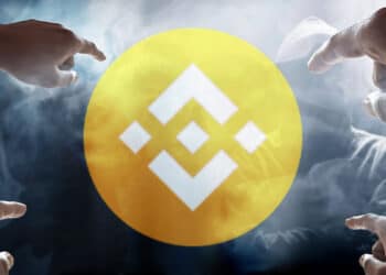 Manos señalando a Binance.