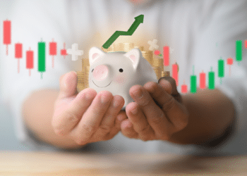 Los inversionistas de bitcoin siguen acumulando más monedas. Composición por CriptoNoticias. Fuente: dreamstime.com / kamon_saejueng / adobe.stock.com.