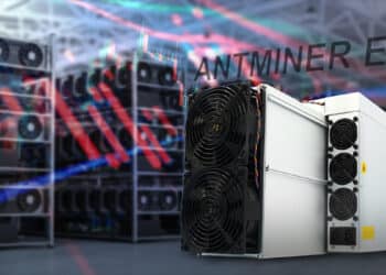 Antiminer e9 con mineros de Bitcoin y gráfico rojo al fondo.