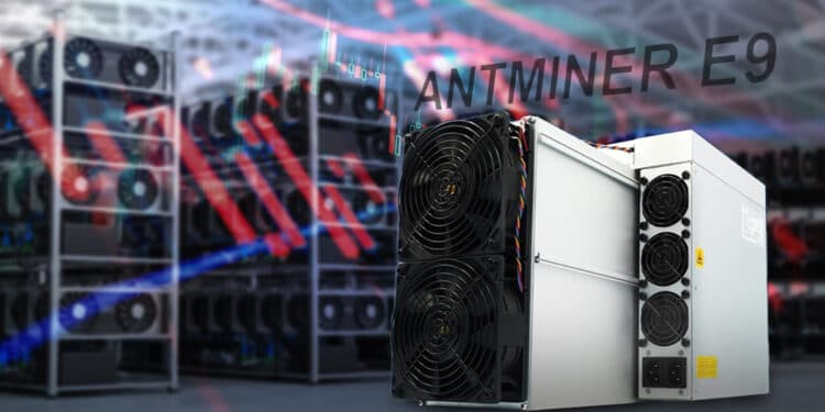 Antiminer e9 con mineros de Bitcoin y gráfico rojo al fondo.