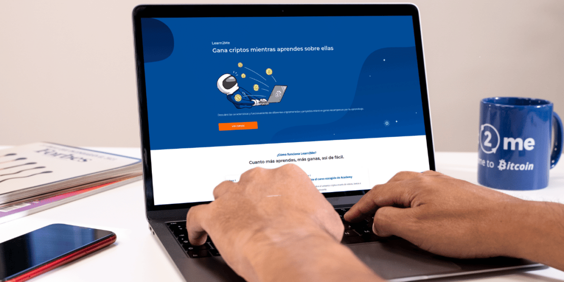 El exchange Bit2Me está lanzando la modalidad Learn and Earn que permiten obtener recompensas mientras se aprende sobre criptomonedas. Composición por CriptoNoticias. Fuente: stock.adobe.com.