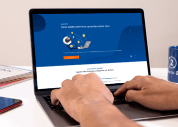 El exchange Bit2Me está lanzando la modalidad Learn and Earn que permiten obtener recompensas mientras se aprende sobre criptomonedas. Composición por CriptoNoticias. Fuente: stock.adobe.com.