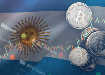 Bitcoins acompañados por la bandera de Argentina.