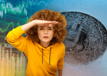 Bitcoin congelado con gráfico verde y chica mirando hacia adelante.