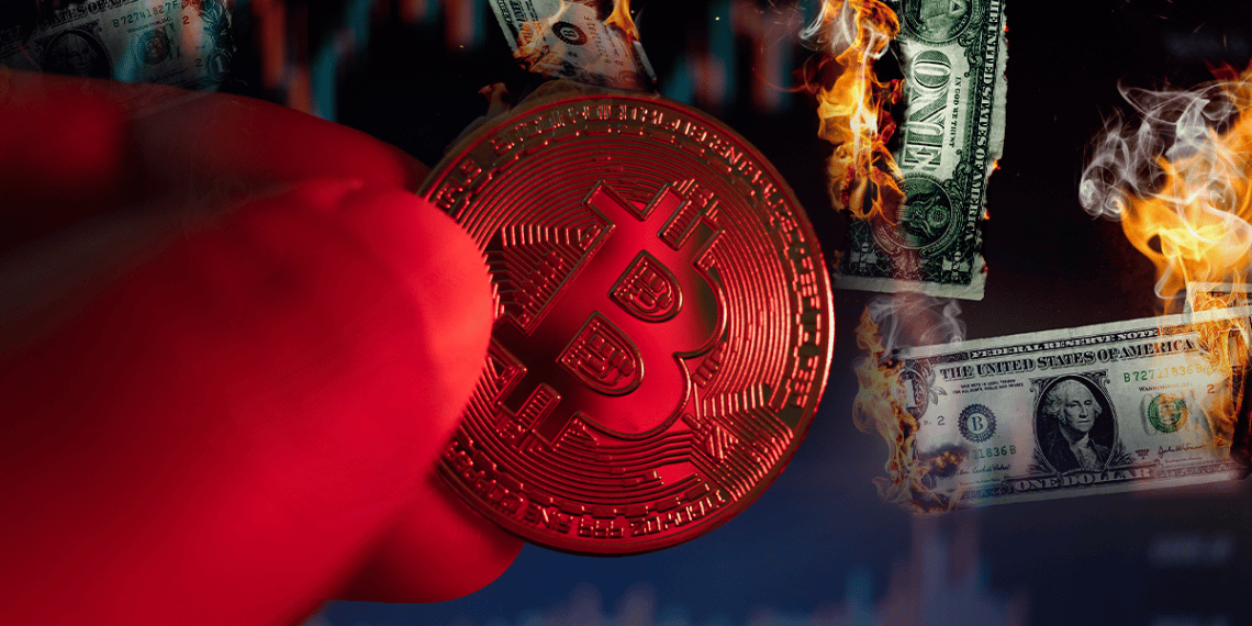 Bitcoin en rojo y billetes en llamas que representan la inflación.