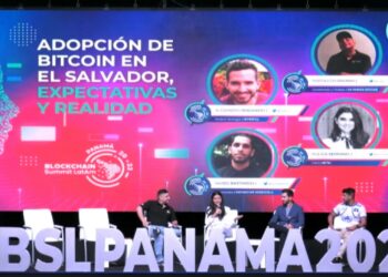 Panelistas coinciden en que el desconocimiento de los conceptos sobre Bitcoin deben ser atacados con educación. Fuente: Blockchain Summit Latam Panamá 2022 / youtube.com.