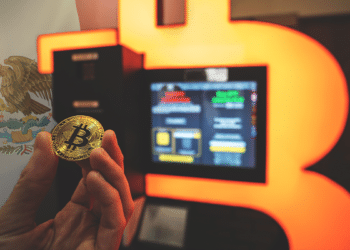 Cajero de Bitcoin con bandera de México.