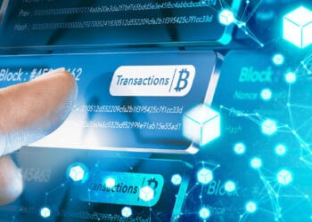 Gloria Zhao propone una forma más eficiente de manejar transacciones de Bitcoin relacionadas entre sí. Composición por CriptoNoticias. Olivier Le Moal/ stock.adobe.com; Chan2545/ stock.adobe.com