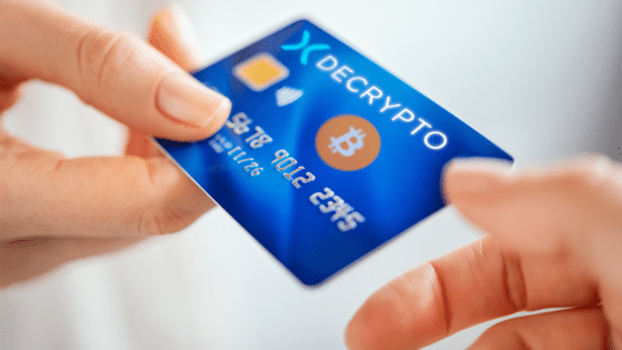 Tarjeta de débito argentina permite pagar en cuotas con bitcoin y criptomonedas