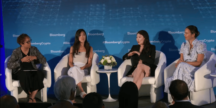 Los NFT han entrado en mercado bajista, pero su utilidad sigue intacta y va más allá de lo especulativo. Fuente: Bloomberg Crypto Summit / youtube.com
