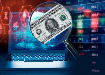 Jimmy Gale Watson, Jr. trabajó de la mano con McAfee en un proyecto que fue señalado de estafa en marzo de 2021. Composición por CriptoNoticias. Fuente: pngegg.com / monsitj ; ArtBackground / stock.adobe.com.