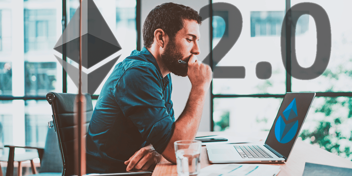 Hombre viendo una computadora con el logo de Lino. De fondo se puede observar el logo de Ethereum 2.0.