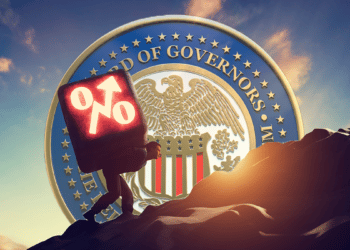 Hombre subiendo la montaña acompañado de una caja del signo porcentaje con el logo de la Fed.