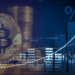 El precio de bitcoin pierde su valor como cobertura contra la inflación en este mercado bajista, aunque lo recuperaría según algunos análisis. Composición por CriptoNoticias. Fuente: sasun Bughdaryan ; Miha Creative ; fox17 / stock.adobe.com.