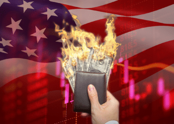 Se está formando una crisis de deuda que podría tener consecuencias mundiales. Composición por CriptoNoticias. Fuente: Engdao ; 	photoschmidt / stock.adobe.com.