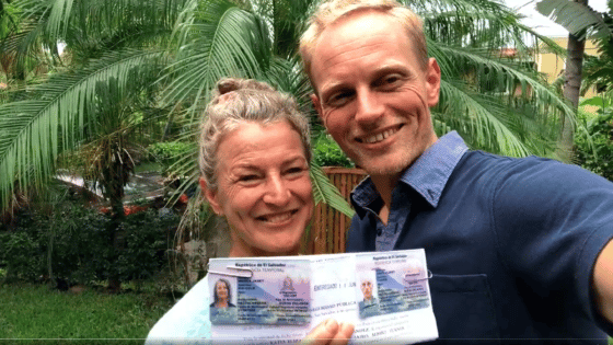 Pareja de Nueva Zelanda se muda a El Salvador para vivir el sueño bitcoiner