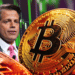 Anthony Scaramucci y bitcoins con gráfico verde.