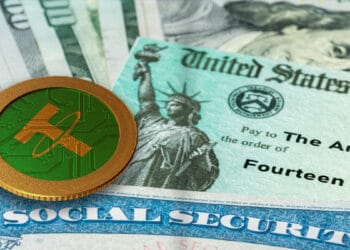 moneda de thether sobre billetes de dólar y bono del tesoro