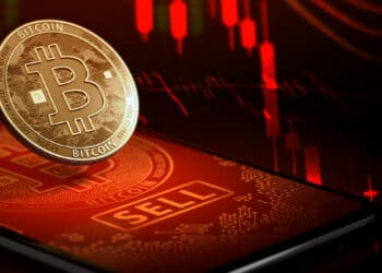 Bitcoin cayó a USD 25.000 aunque rebotó posteriormente. Composición por CriptoNoticias. Maximusdn/ stock.adobe.com; Wit/ stock.adobe.com.