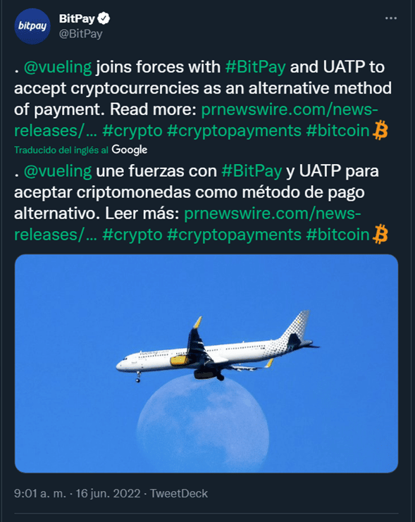 TUit de Bitpay anunciando alianza con Vueling para hacer de bitcoin medio de pago para la aerolínea.