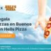 Manos de un ángel sosteniendo un slice de pizza con pepperoni con el símbolo de bitcoin