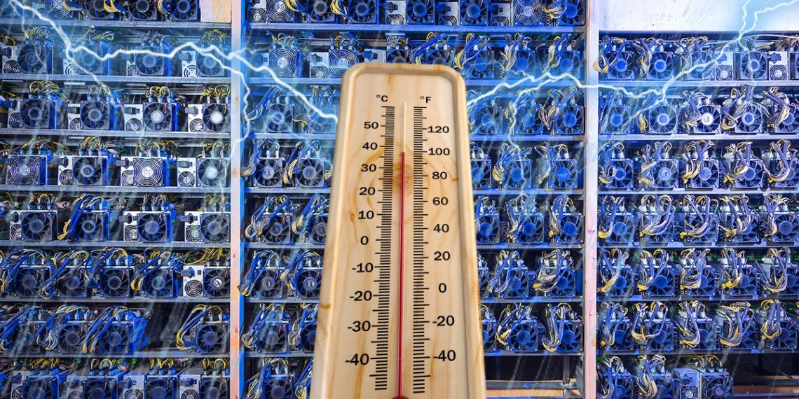 A la crisis energética y económica que viene golpeando a los mineros de Bitcoin ahora se suman los embates del clima. Composición por CriptoNoticias. Fuente: pngegg.com / vladischern ; agnormark / stock.adobe.com.