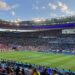 Foto de las gradas llenas y del campo de fútbol del estadio Stade de France