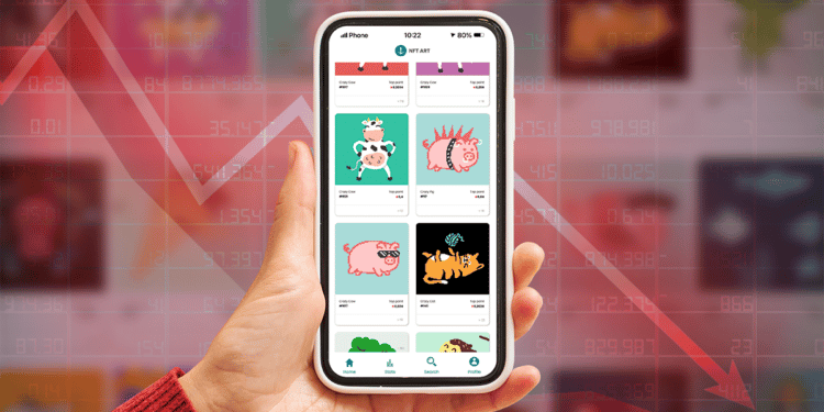 Volumen de ventas en rojo y mano sosteniendo teléfono con NFT