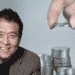 Robert Kiyosaki apuesta a los metales preciosos, de la misma forma que hace con bitcoin. Composición por CriptoNoticias. Fuente: Facebook / Konstantin Savusia / stock.adobe.com.