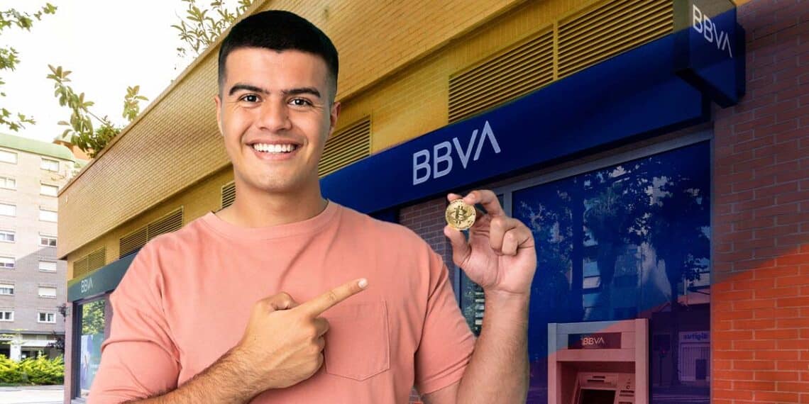 BBVA con bandera de Colombia y ciudadano sosteniendo Bitcoin