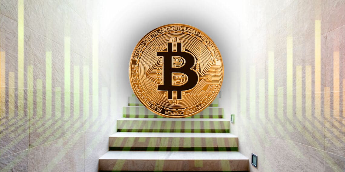 Bitcoin sobre escalera con gráfico verde alcista