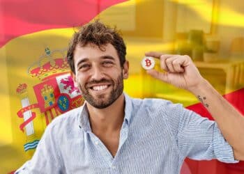 Español junto a un bitcoin acompañado de la bandera de España.