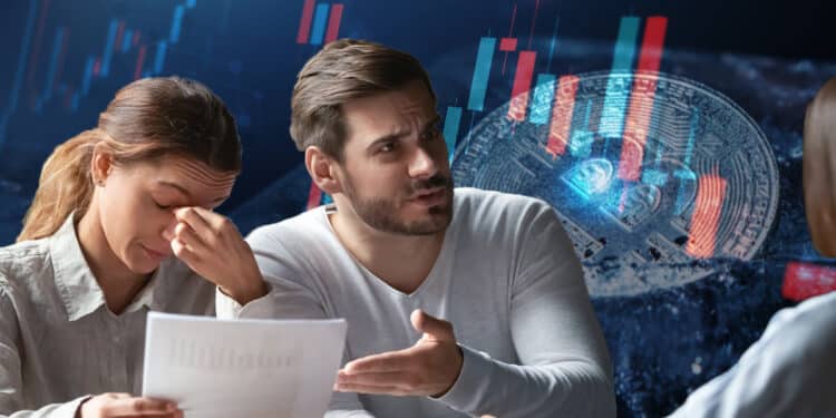 Afectados reclamando y bitcoin en el fondo