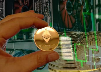 MIneros de Ethereum GPU con gráfico verde que representa ganancias y BItcoin al fondo.