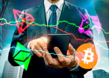 Bitcoin, Tron, Ethereum Classic, Uniswap rodeando a trader con teléfono y gráficos.