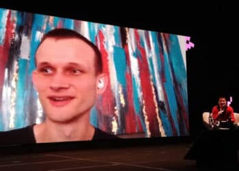 Vitalik Buterin con Evan van Ness en ETHLatam