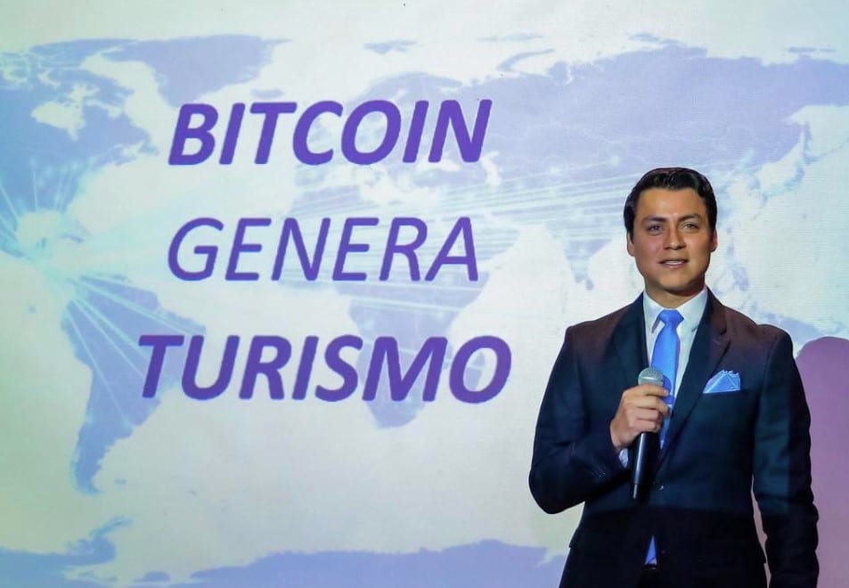 William Soriano explicó, durante un Foro, la estrategia que El Salvador implementa con bitcoin.