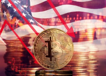 Bitcoin junto a un gráfico bajista, que representa las acciones de Estados Unidos.