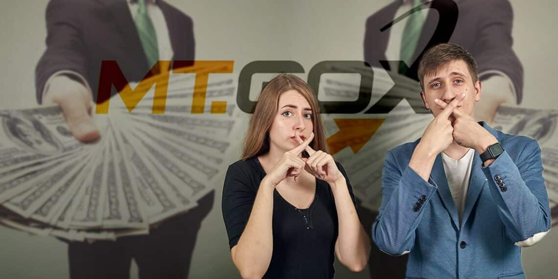 personas haciendo signo de negación con empresarios ofreciendo dinero en el fondo con logo de mtgox superpuesto