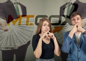 personas haciendo signo de negación con empresarios ofreciendo dinero en el fondo con logo de mtgox superpuesto