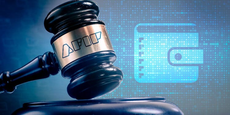 Martillo con logo de la AFIP junto a una billetera.