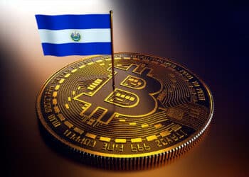 bandera de el salvador incrustada en moneda de bitcoin